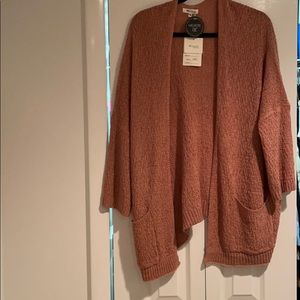 Knitted sweater with pockets